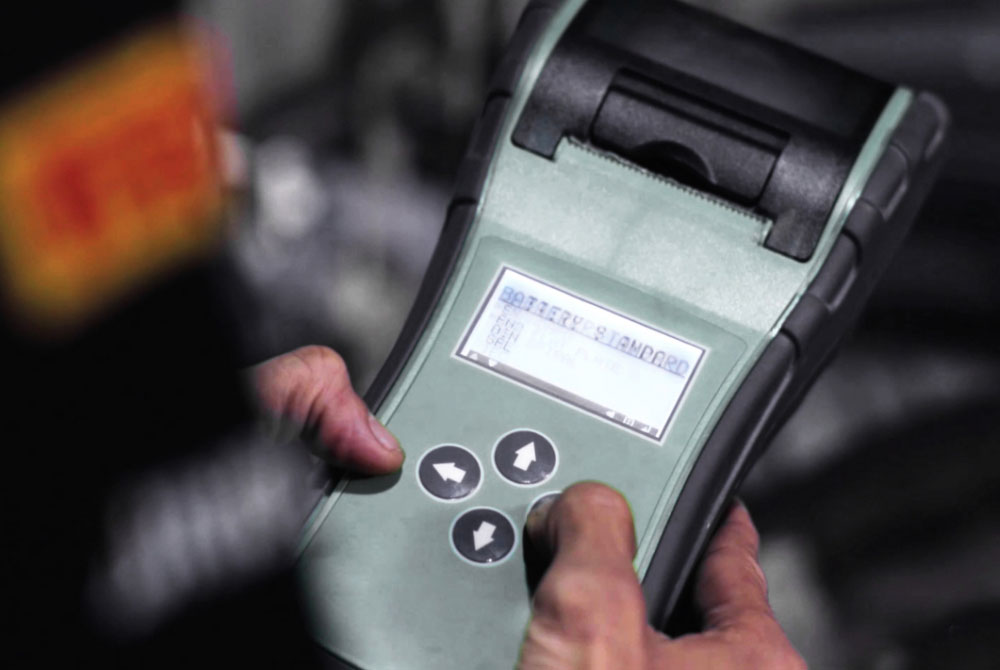 Car battery tester dianosis at Tyres Online UAE