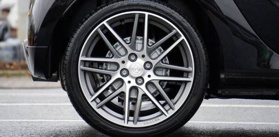 How Do Car Manufacturers Choose Their Factory-Fitted (OE) Tyres?