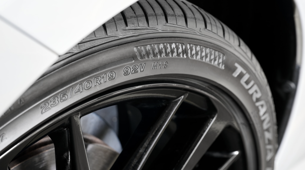 What are Run Flat tyres? Seamless Driving on a Flat tyre